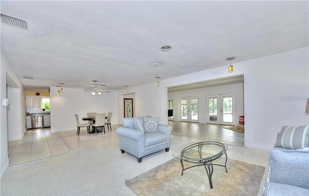 Image 7 of 20 For 1348 Woodmere Lane