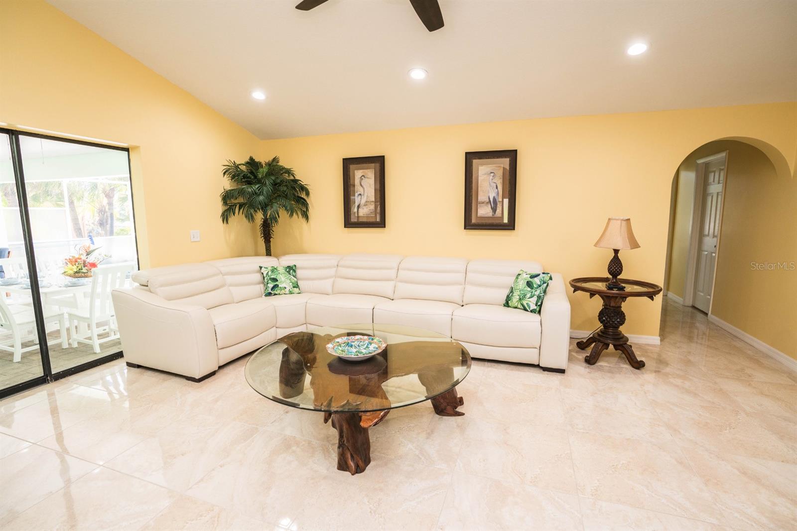 Image 4 of 45 For 917 Golf Island Drive