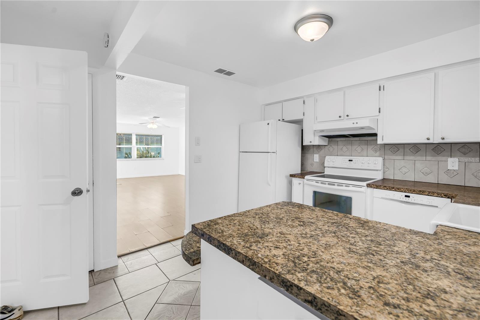 Image 17 of 39 For 7081 Lafayette N 7081