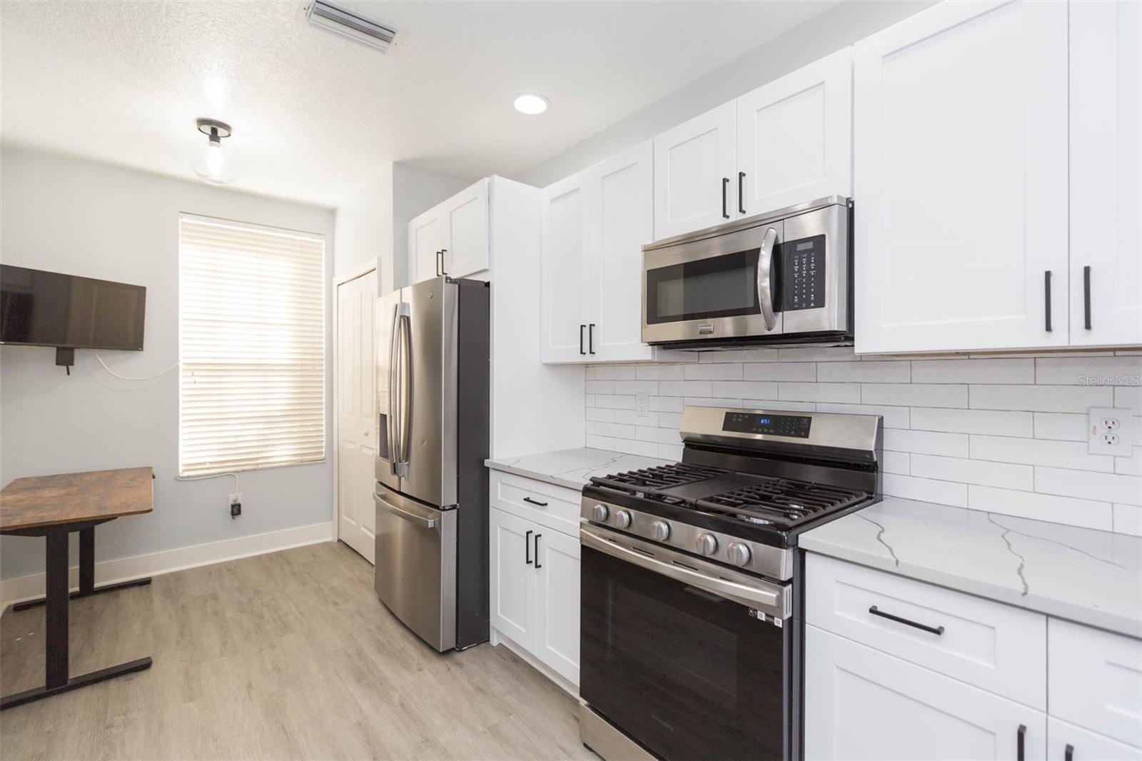 Image 7 of 27 For 10020 Tate Lane