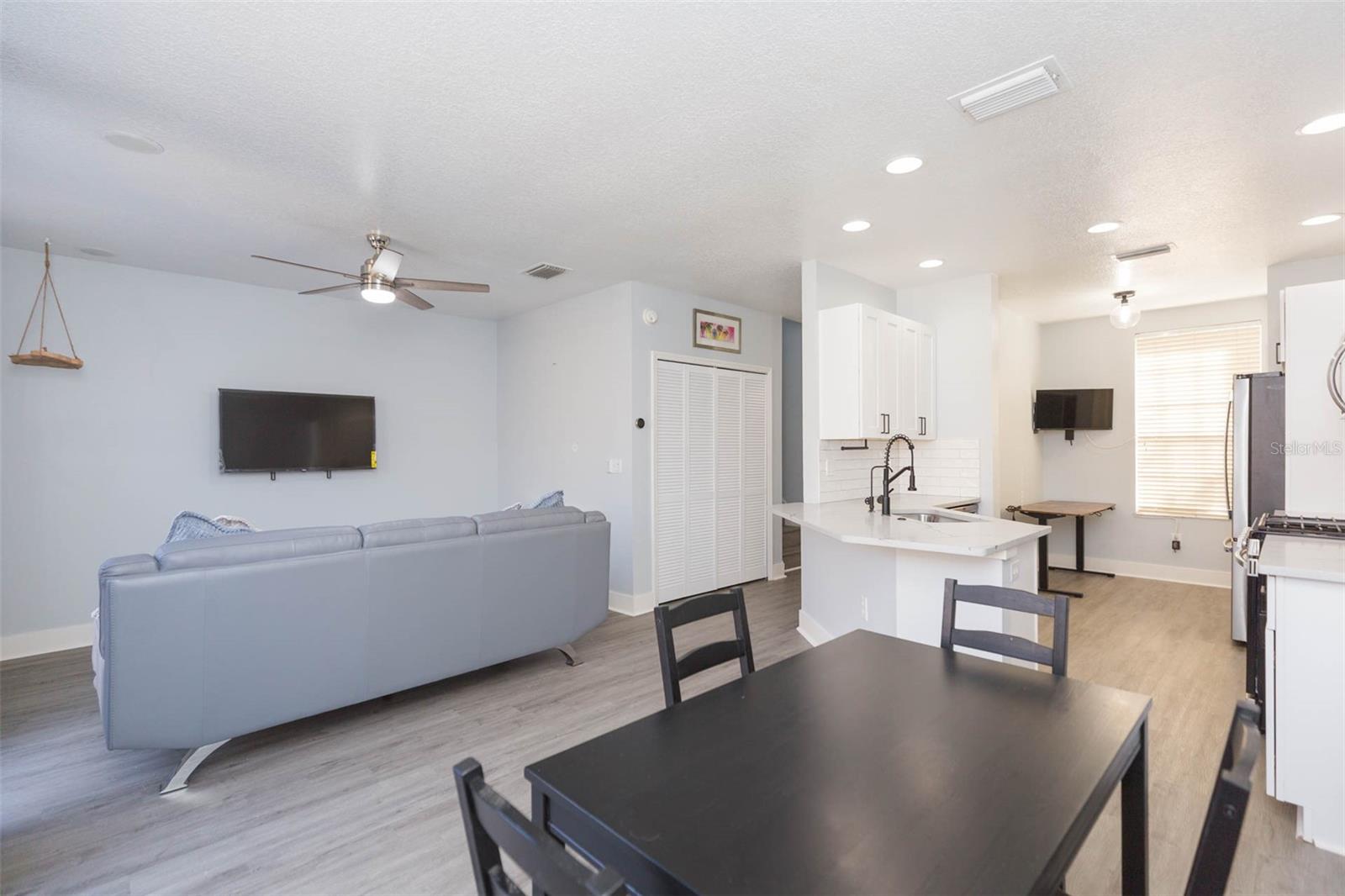 Image 9 of 27 For 10020 Tate Lane