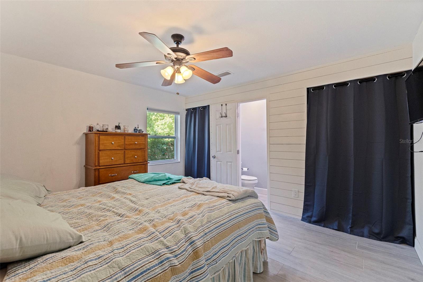 Image 21 of 43 For 5322 25th Avenue S