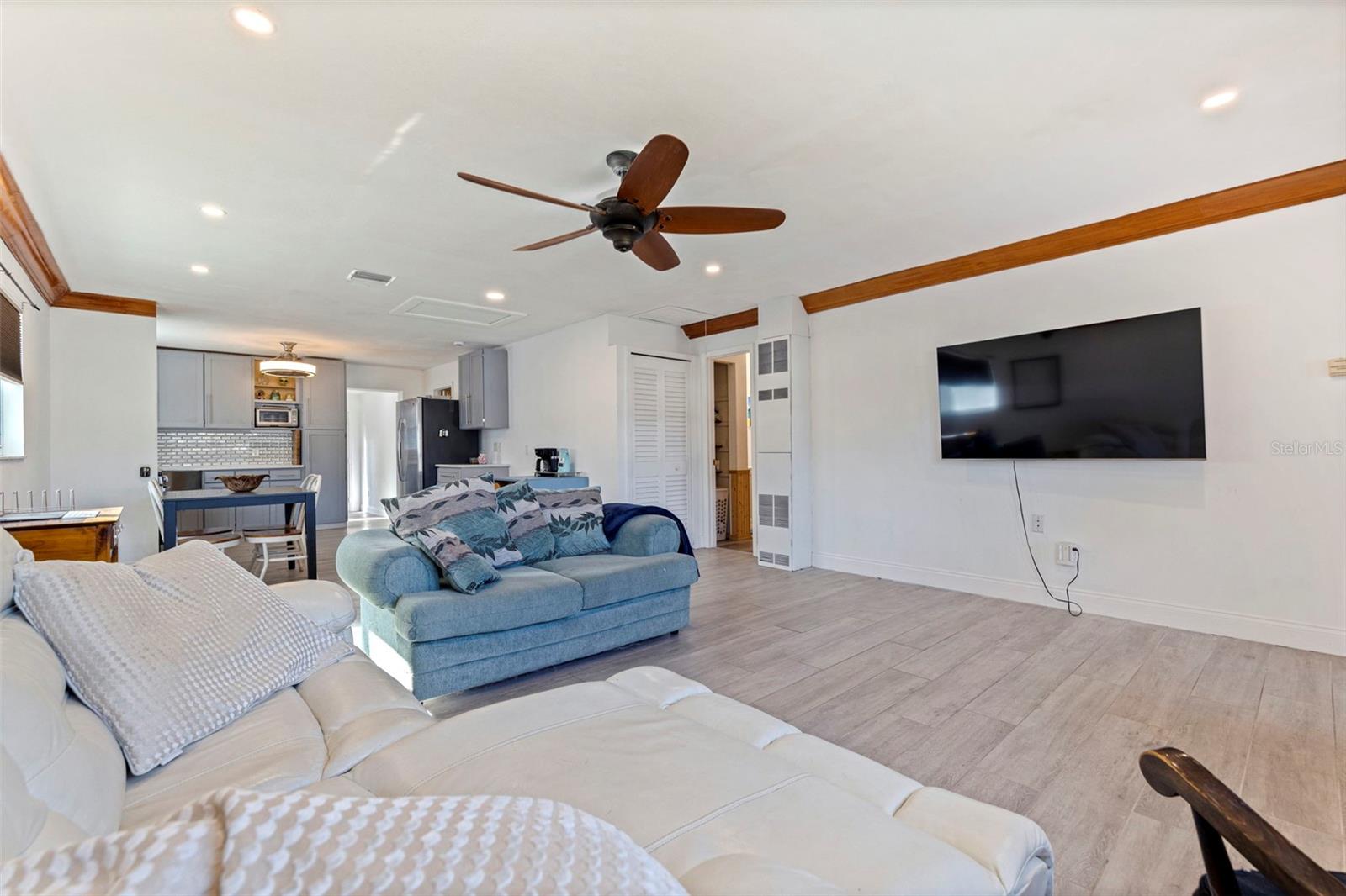 Image 8 of 43 For 5322 25th Avenue S