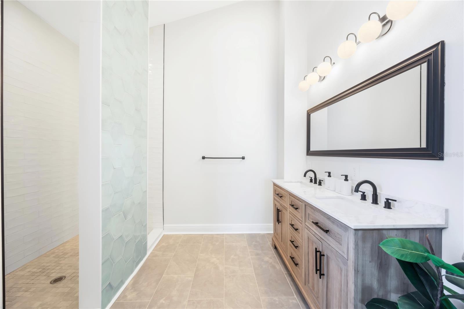 Image 26 of 68 For 707 Disston Avenue