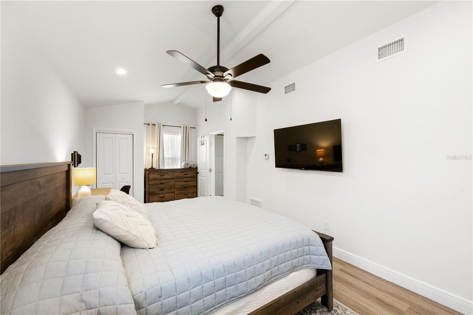 Image 52 of 68 For 707 Disston Avenue