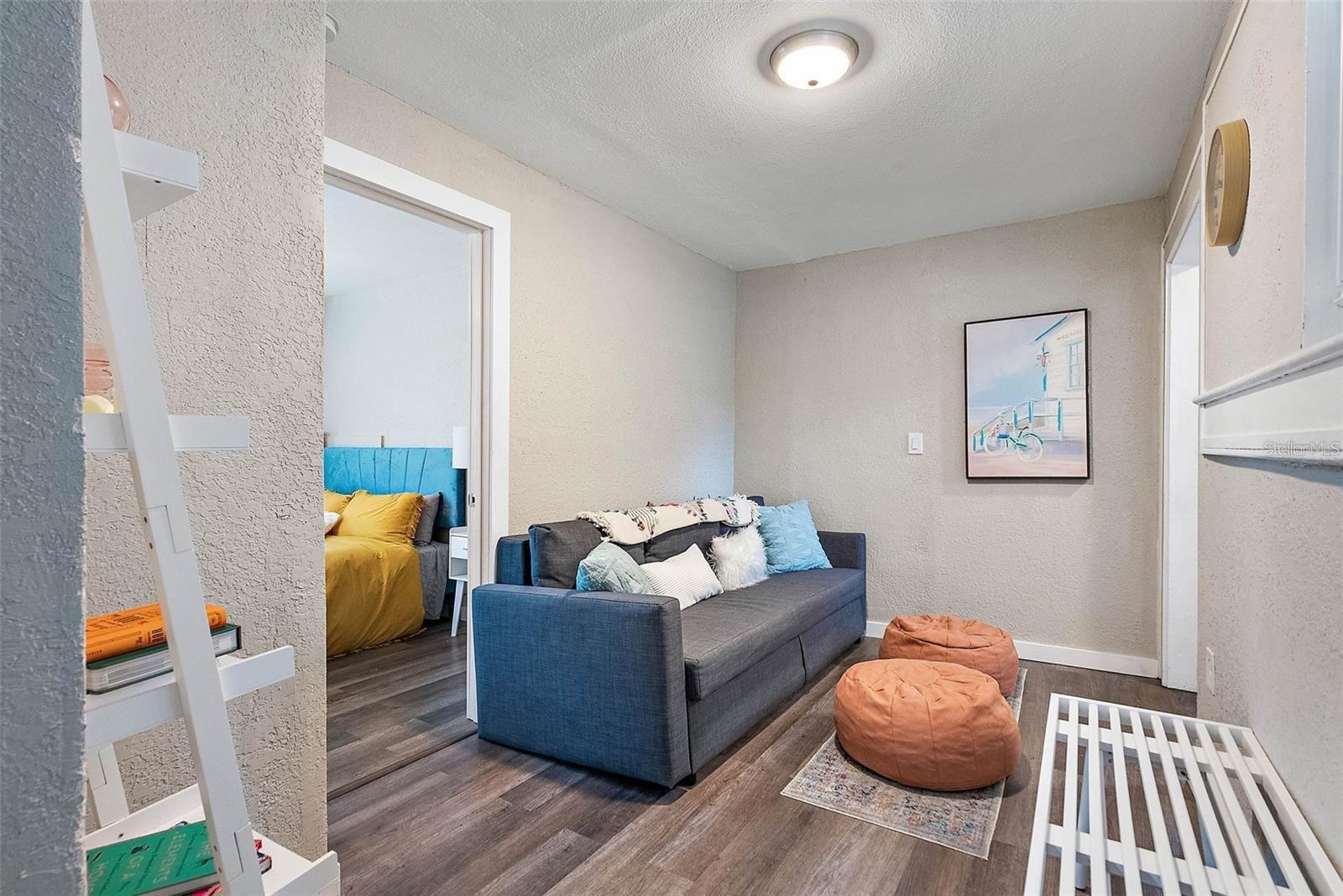 Image 4 of 38 For 623 Mound Park Way S