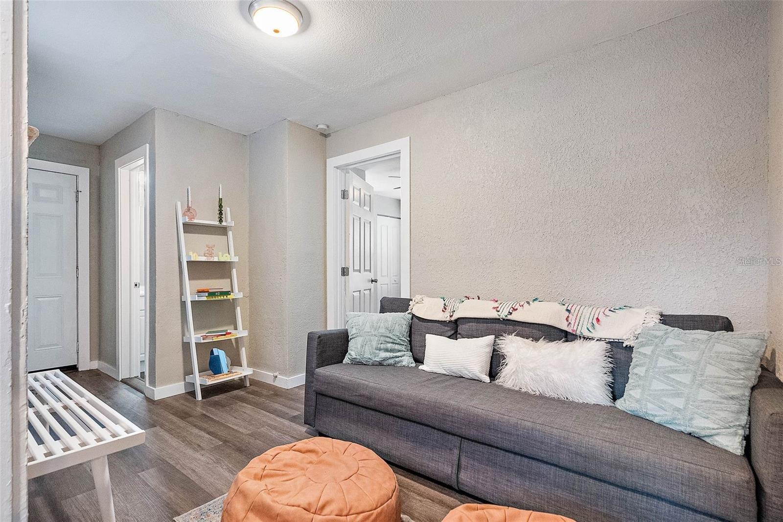 Image 5 of 38 For 623 Mound Park Way S