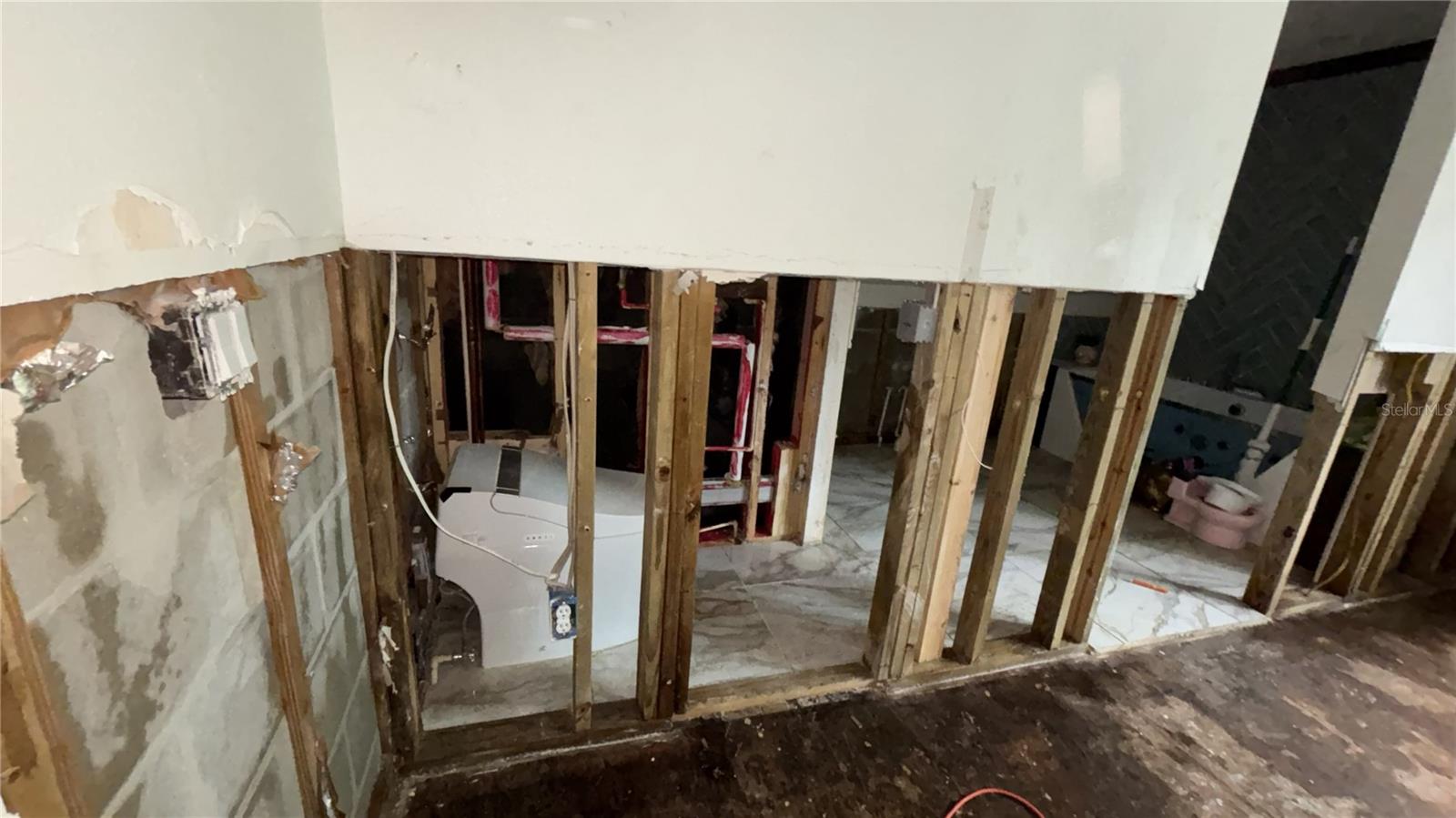 Image 7 of 14 For 2927 Alline Avenue