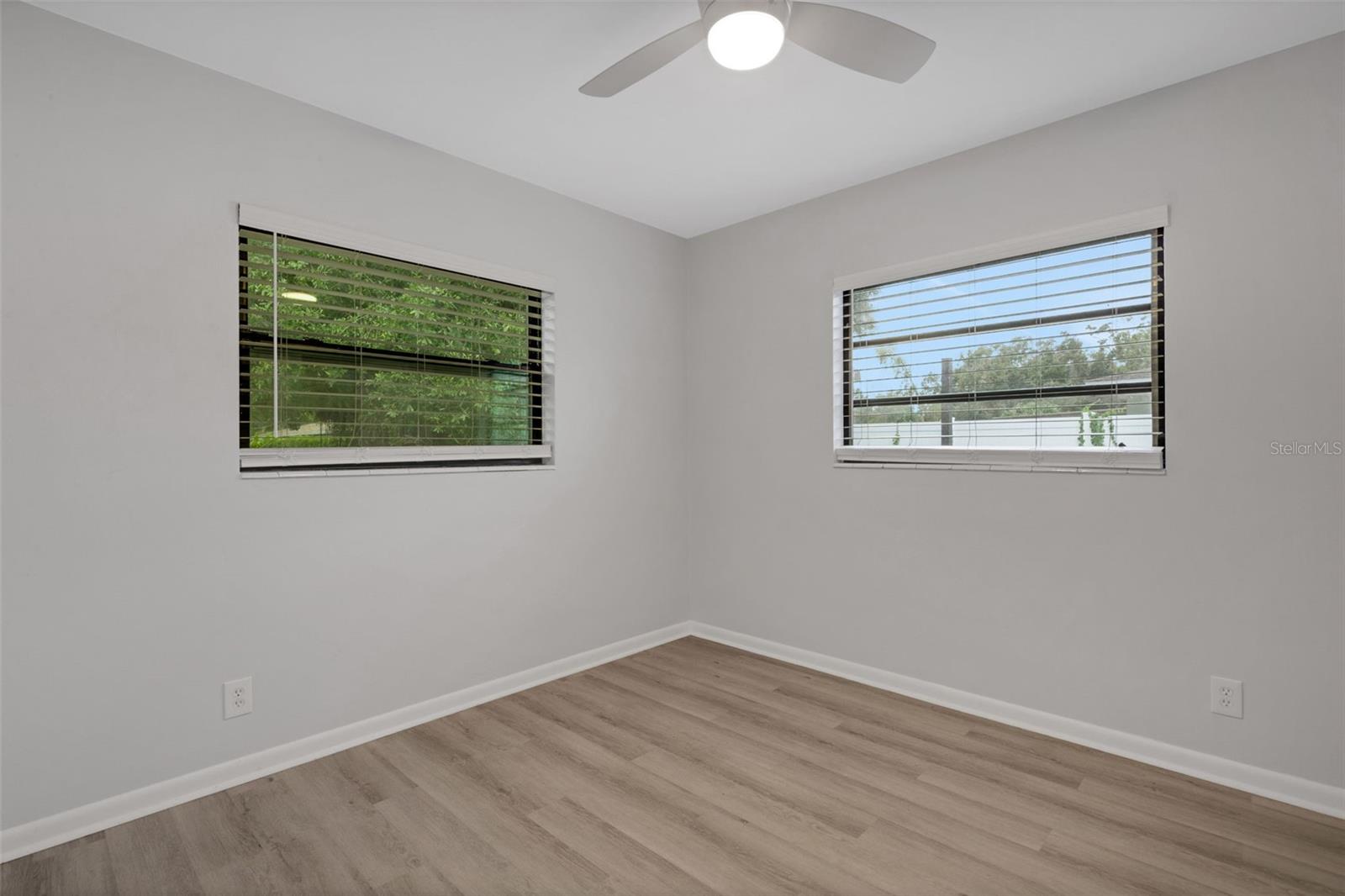 Image 22 of 59 For 918 Kentucky Avenue