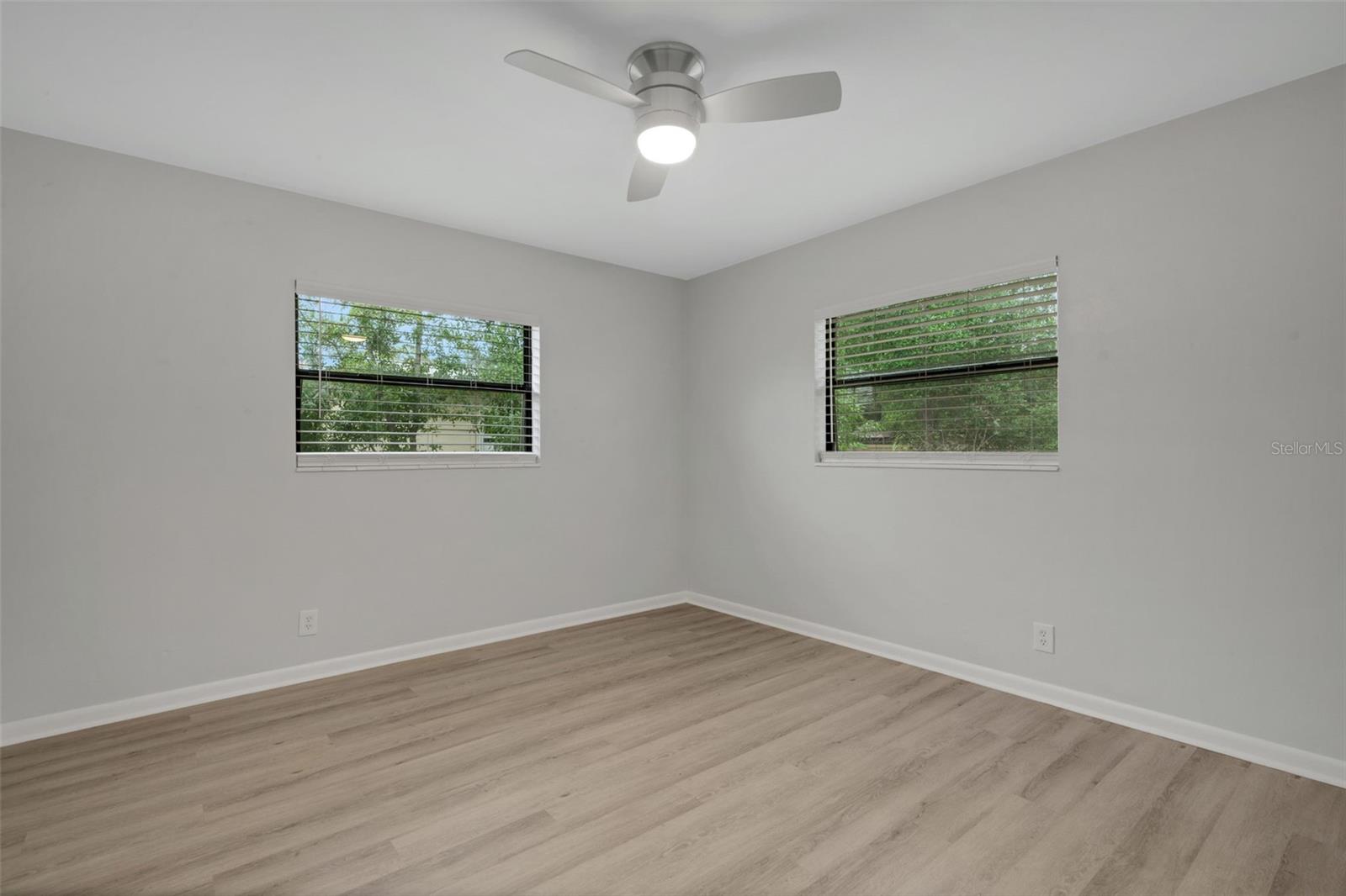 Image 26 of 59 For 918 Kentucky Avenue