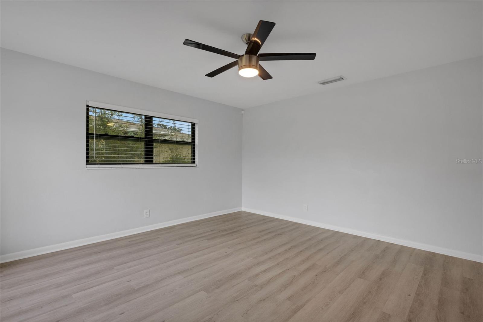 Image 5 of 59 For 918 Kentucky Avenue