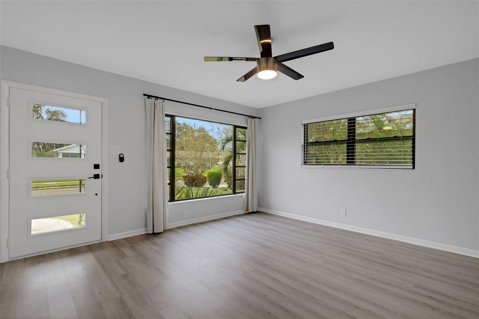 Image 6 of 59 For 918 Kentucky Avenue