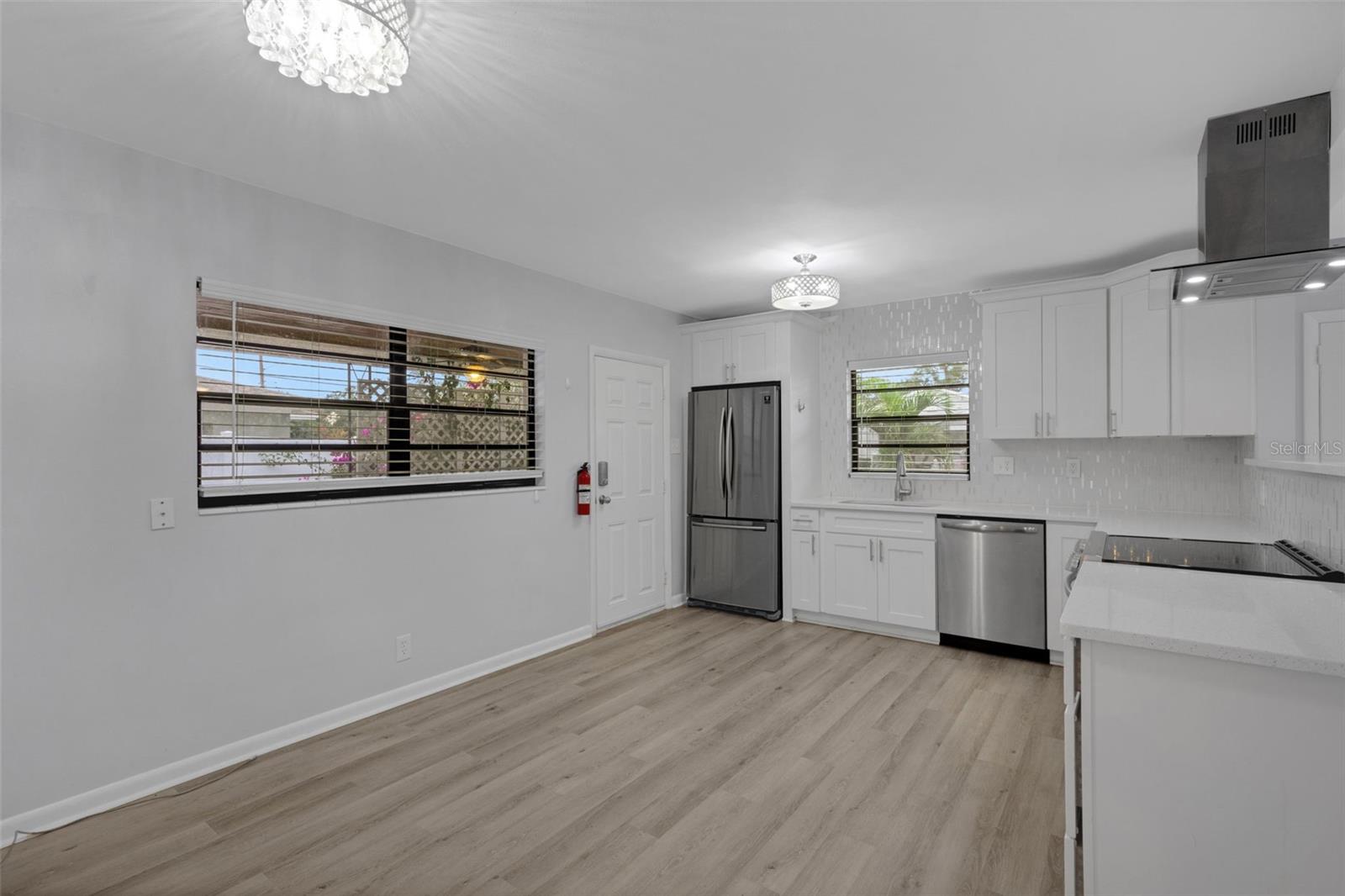 Image 9 of 59 For 918 Kentucky Avenue