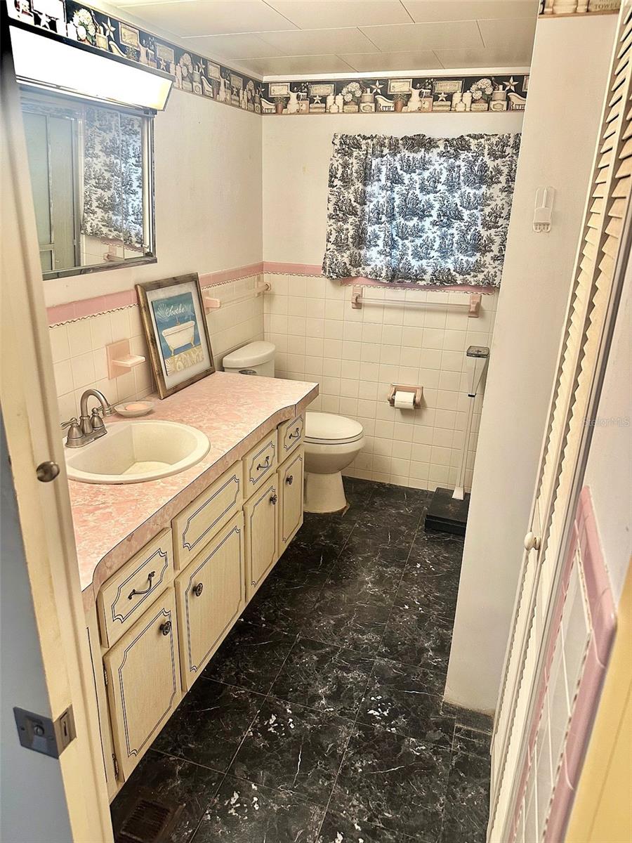 Listing photo id 8 for 2000 Bay Drive 103