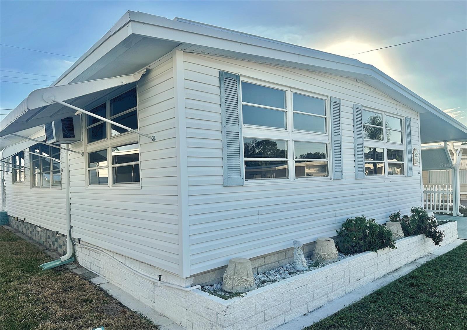 Listing photo id 0 for 2000 Bay Drive 103