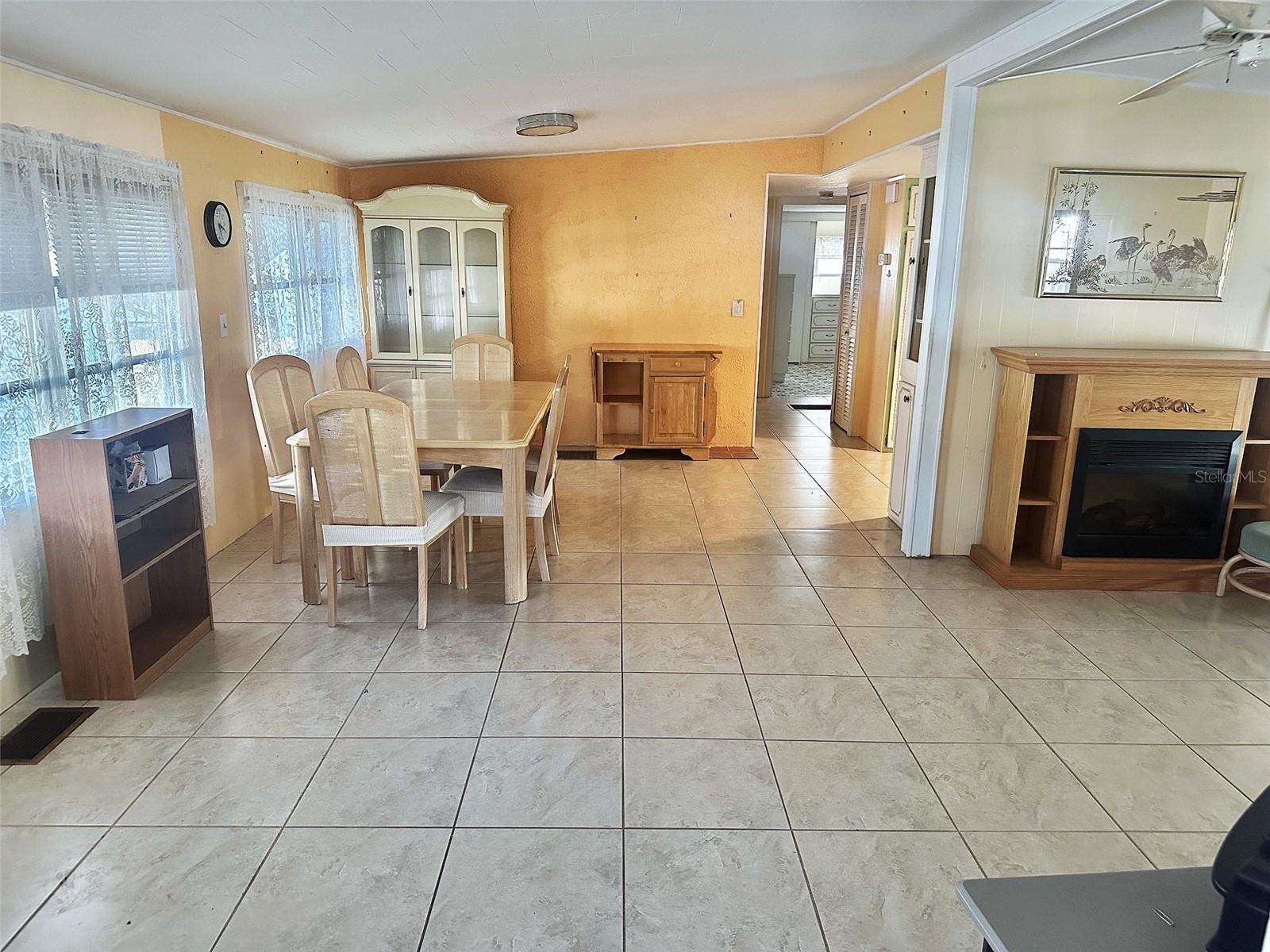 Listing photo id 3 for 2000 Bay Drive 103