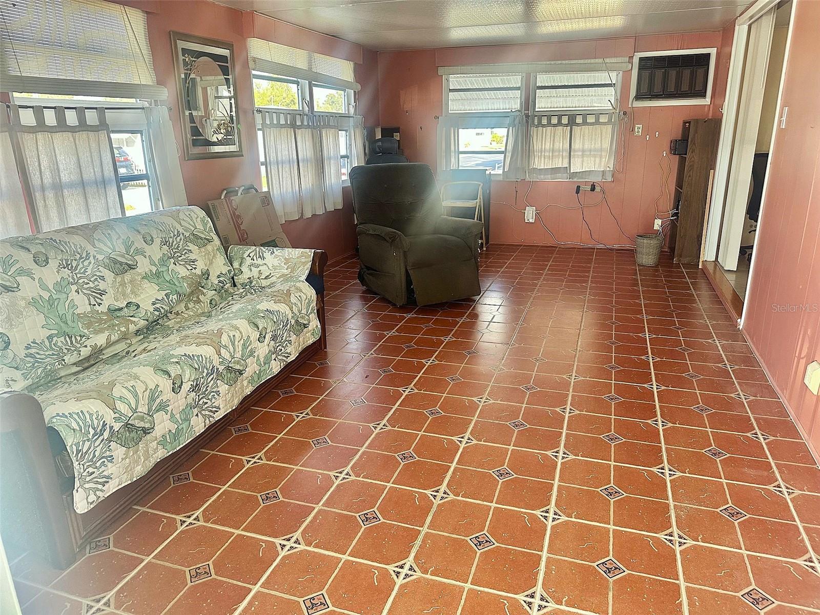 Listing photo id 4 for 2000 Bay Drive 103