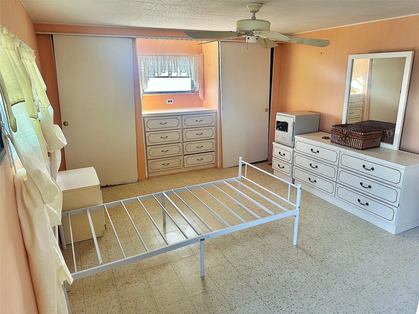 Listing photo id 5 for 2000 Bay Drive 103