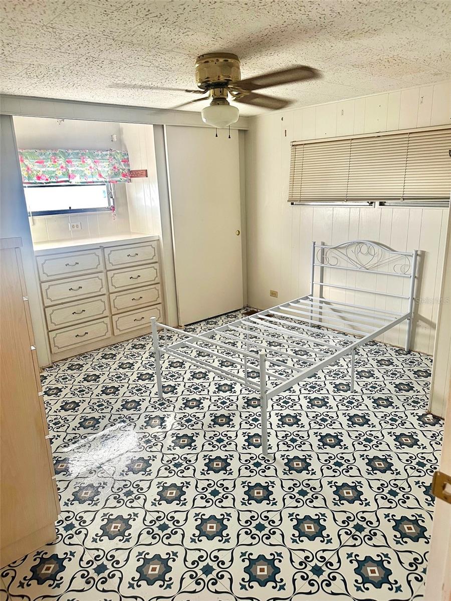 Listing photo id 7 for 2000 Bay Drive 103