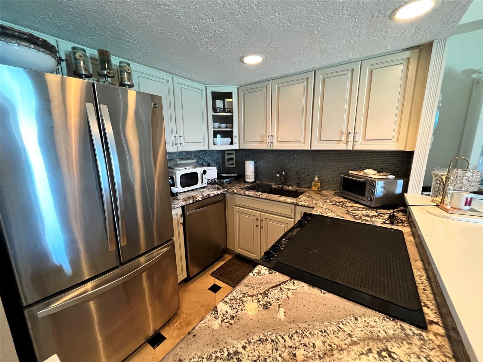 Image 13 of 88 For 880 Mandalay Avenue C615