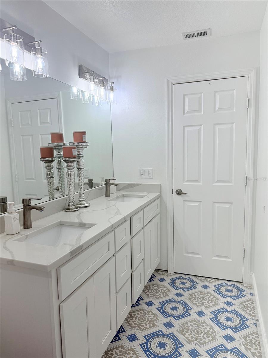 Image 17 of 27 For 4312 Silver Falls Dr