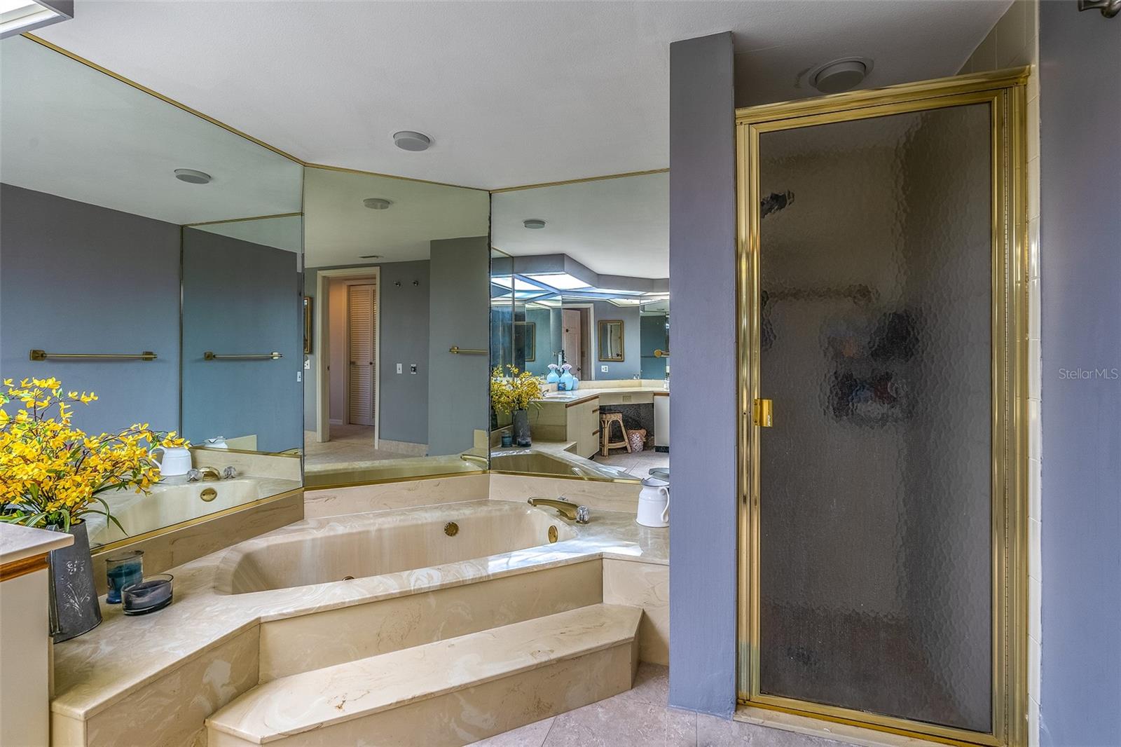 Image 19 of 56 For 6500 Sunset Way 116