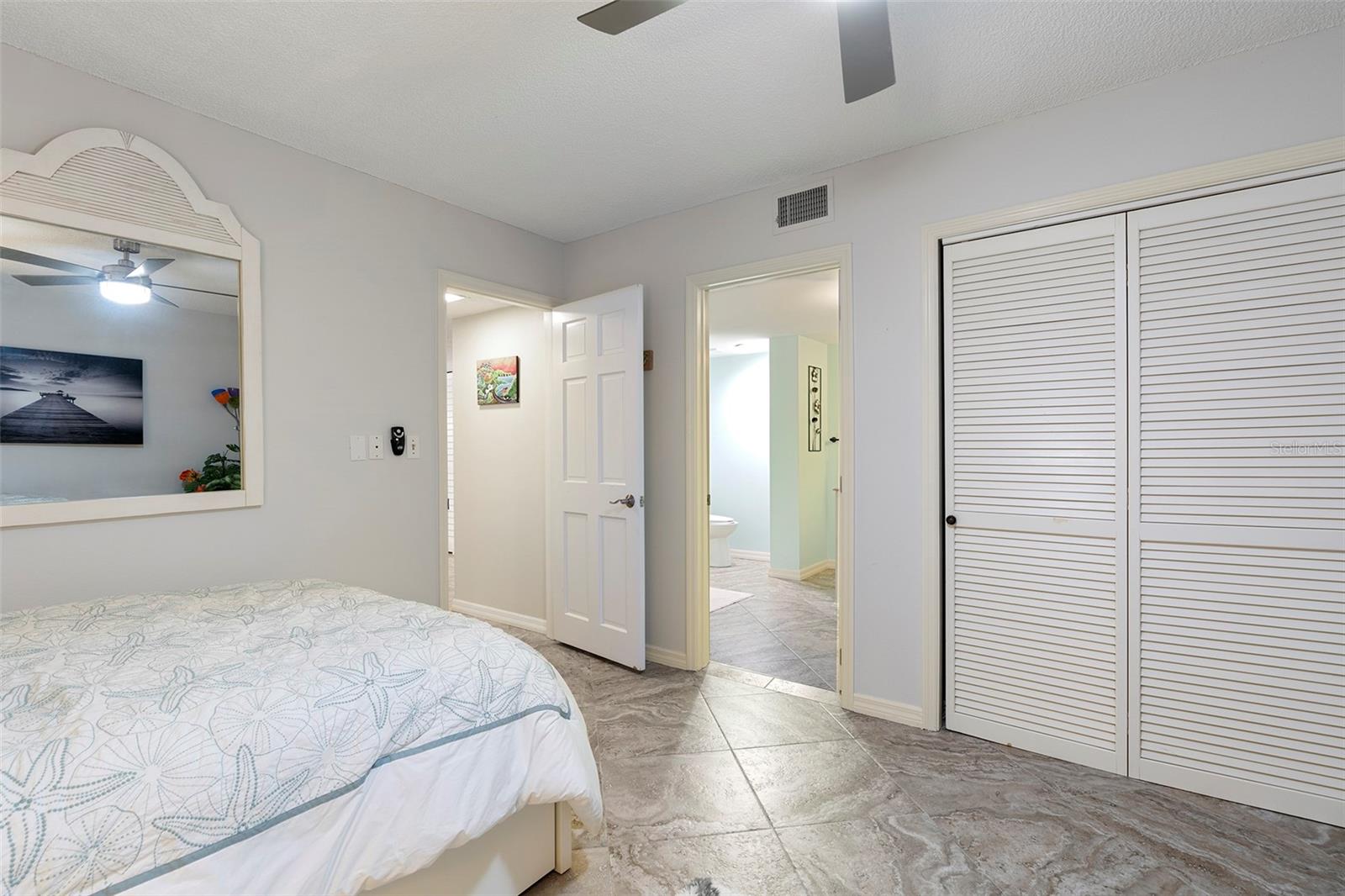 Image 21 of 56 For 6500 Sunset Way 116