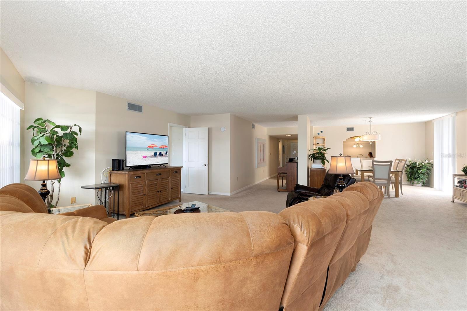 Image 6 of 56 For 6500 Sunset Way 116