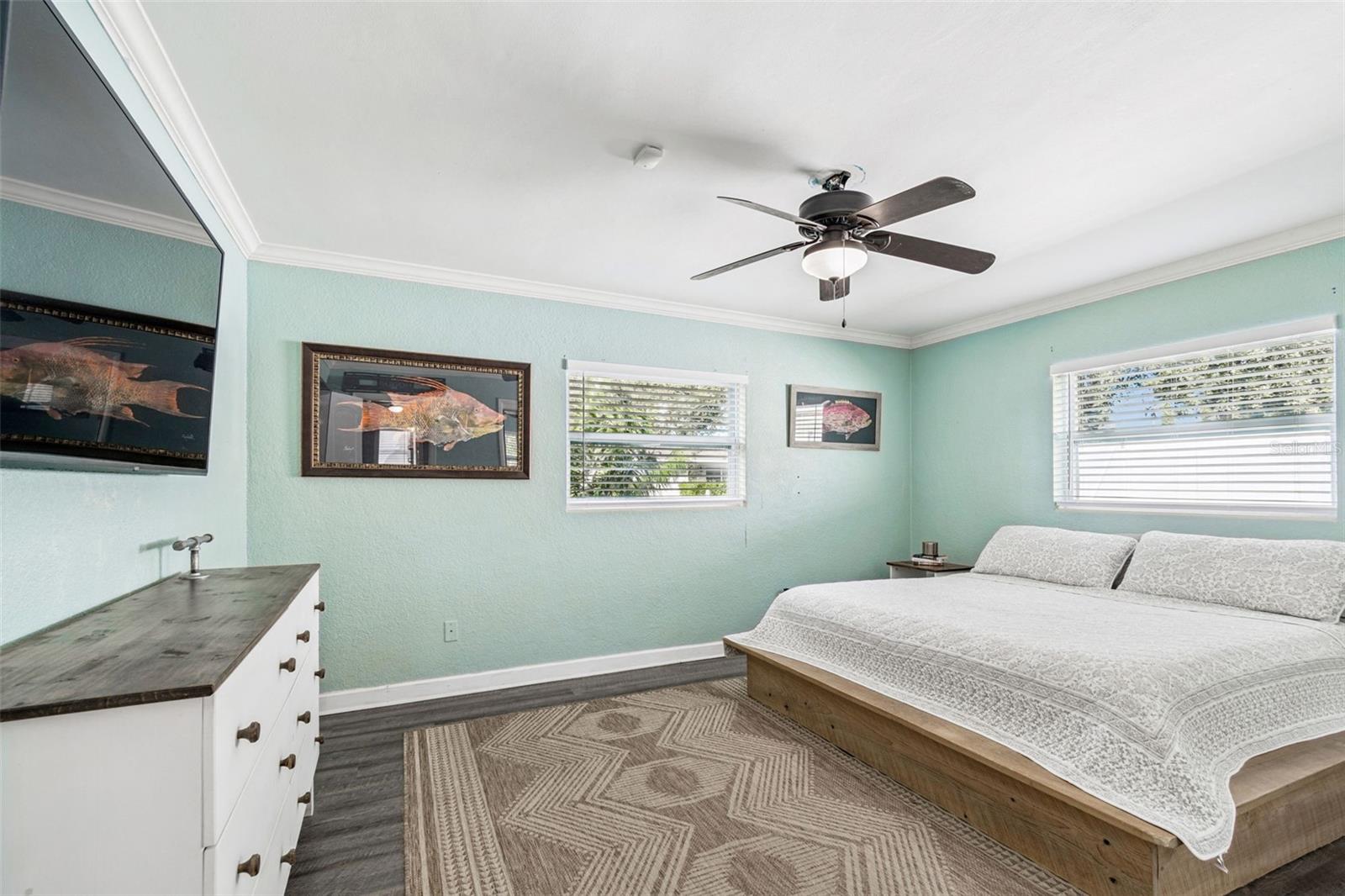 Listing photo id 9 for 918 18th Street Sw