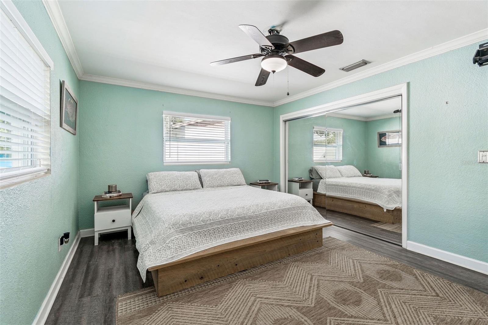 Listing photo id 10 for 918 18th Street Sw