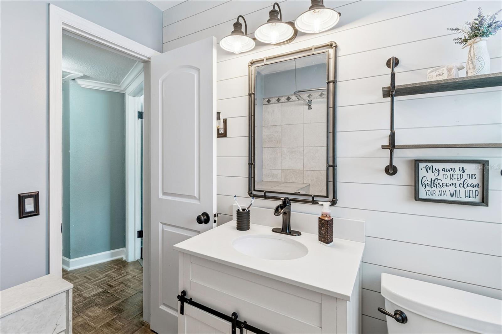 Listing photo id 13 for 918 18th Street Sw