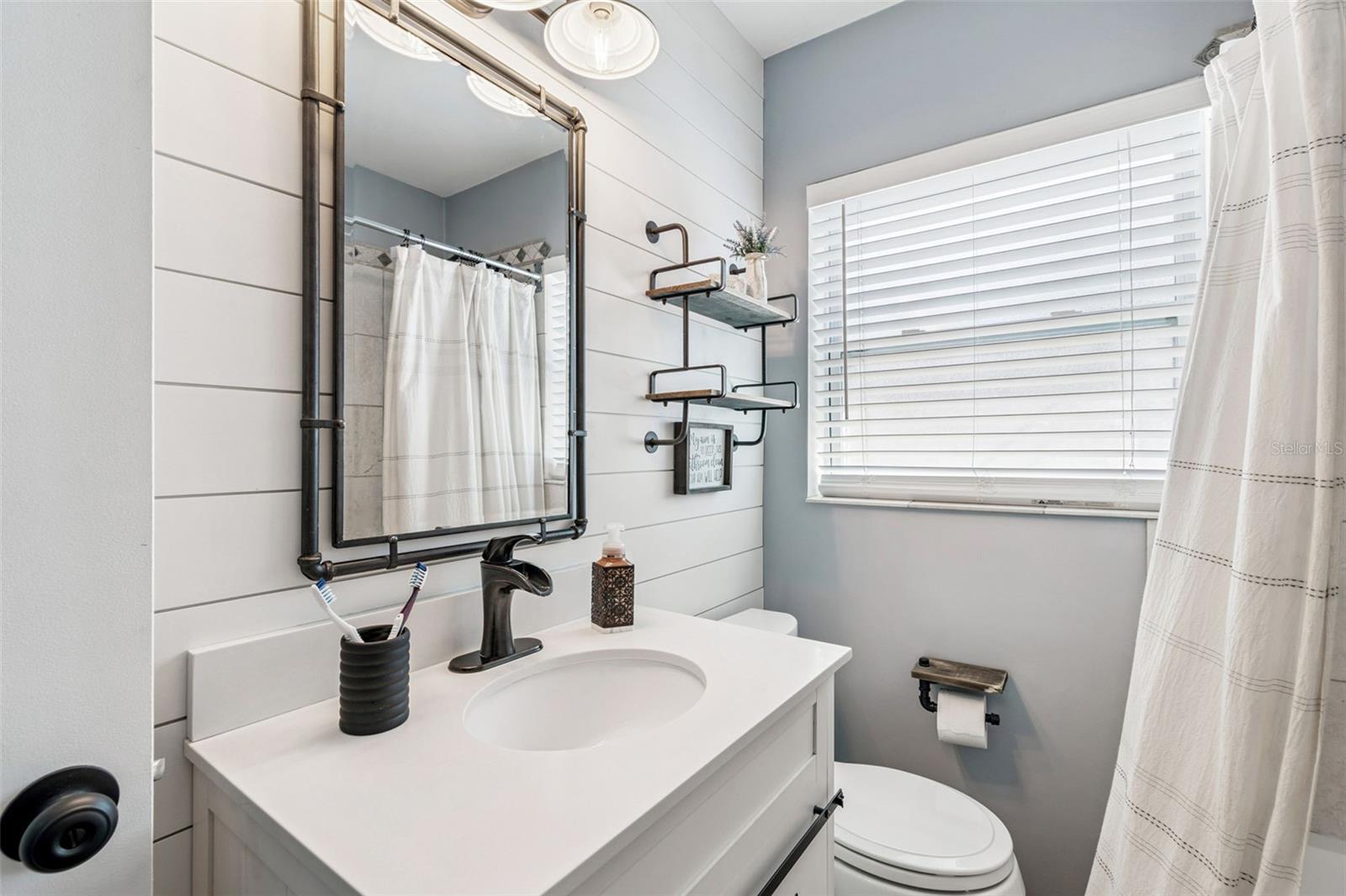 Listing photo id 14 for 918 18th Street Sw