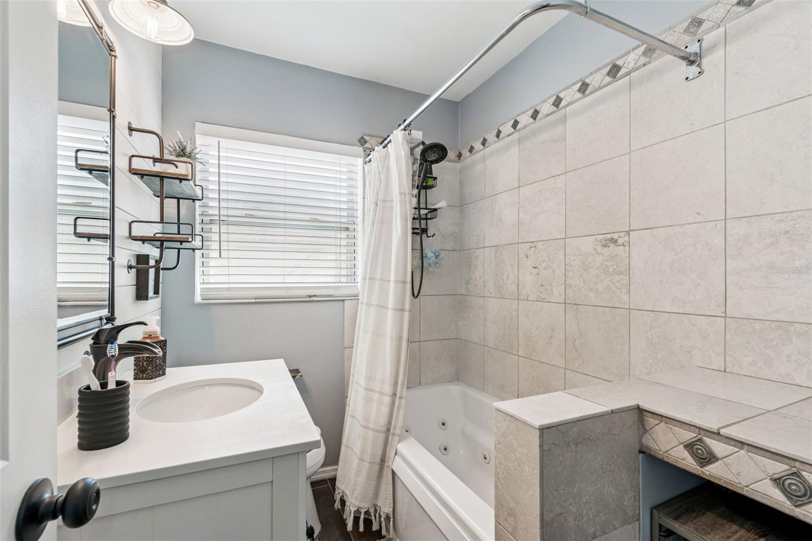 Listing photo id 15 for 918 18th Street Sw