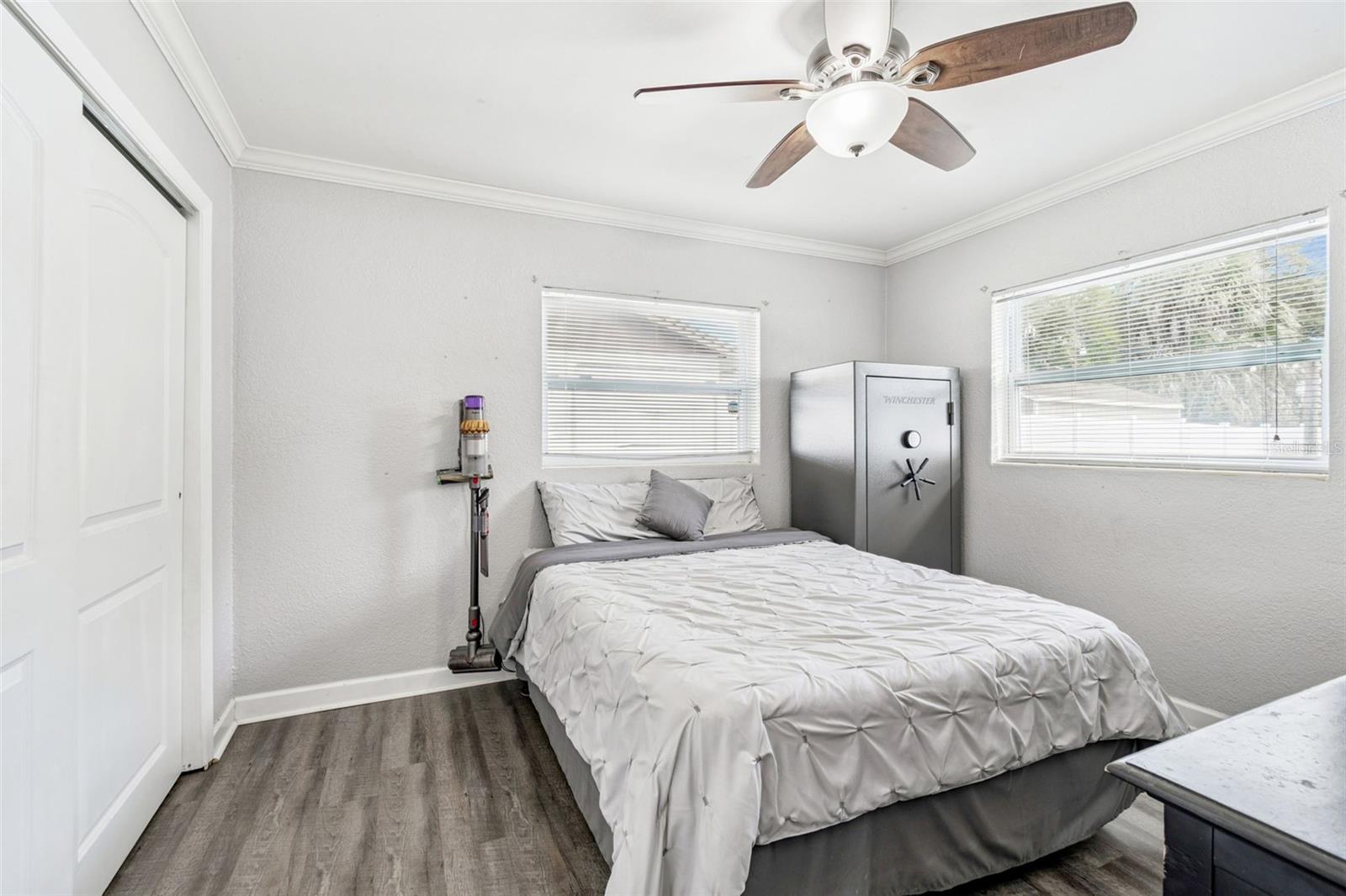 Listing photo id 16 for 918 18th Street Sw