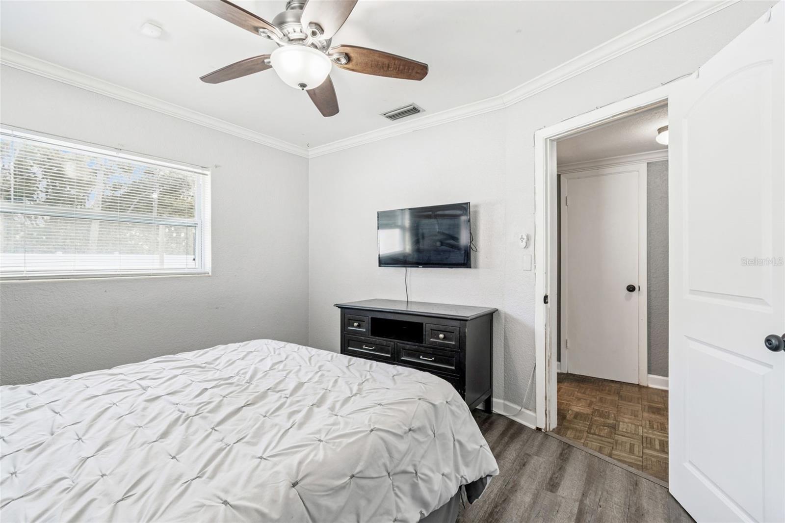 Listing photo id 17 for 918 18th Street Sw