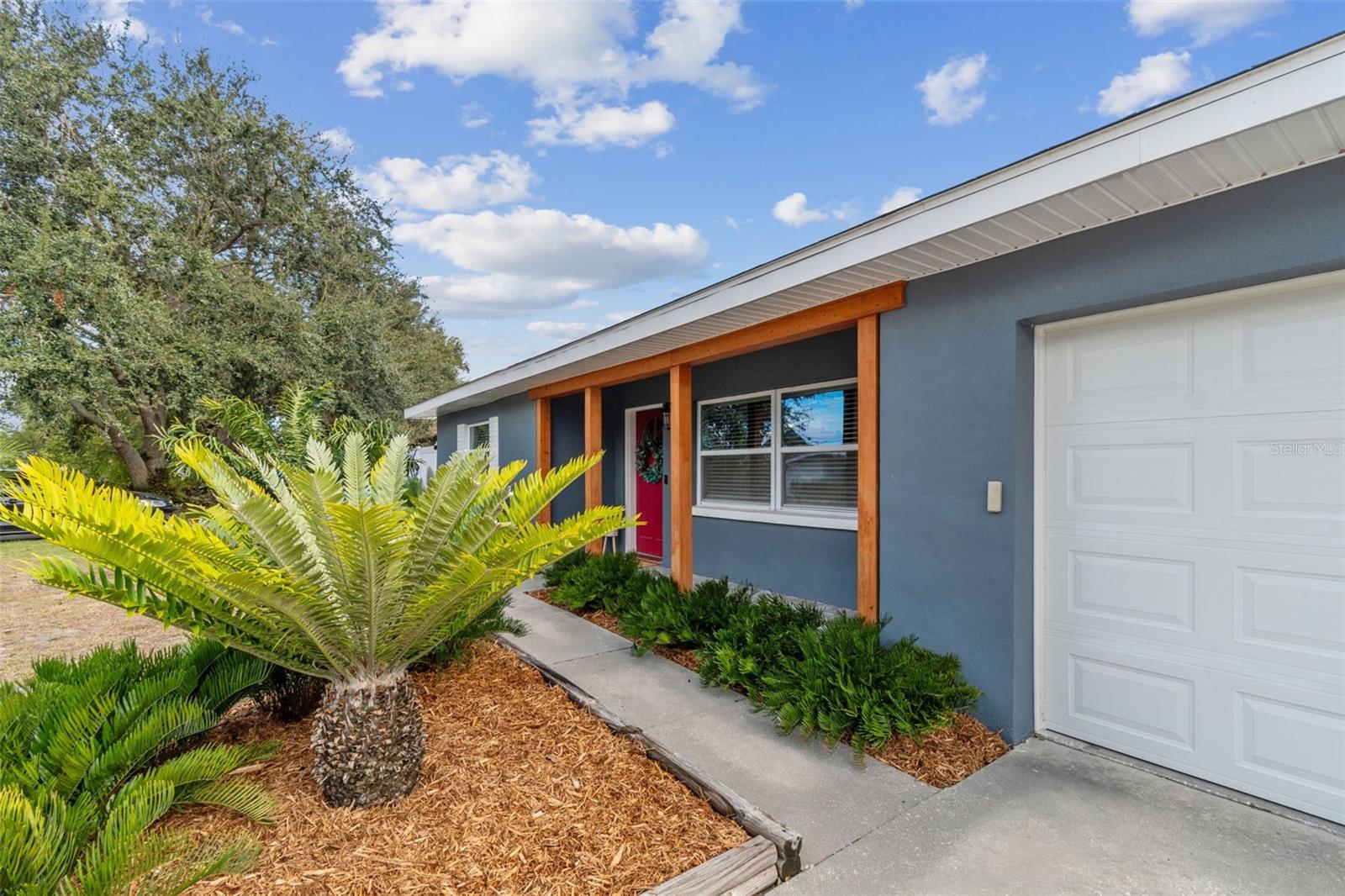 Listing photo id 0 for 918 18th Street Sw