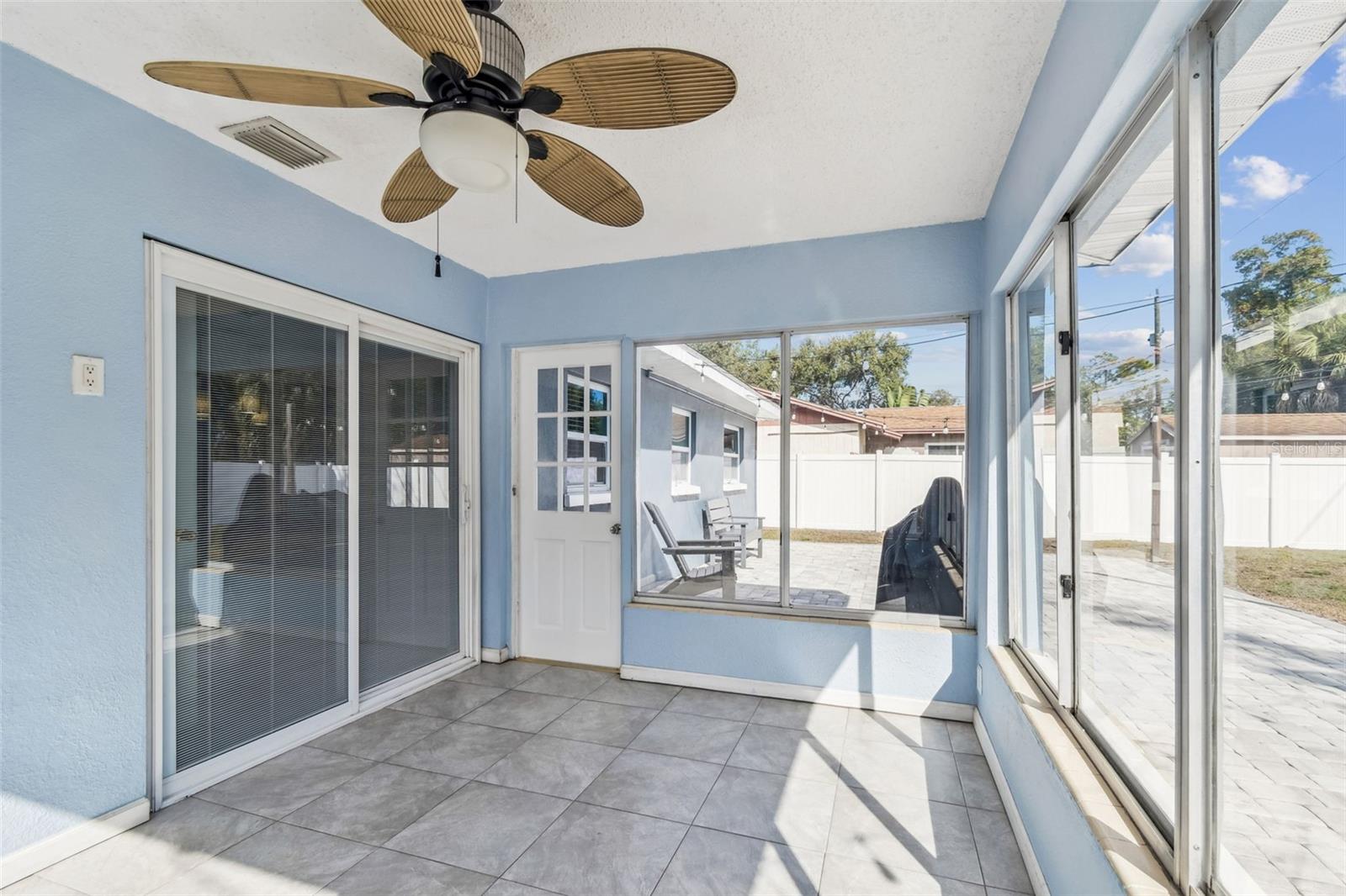 Listing photo id 19 for 918 18th Street Sw