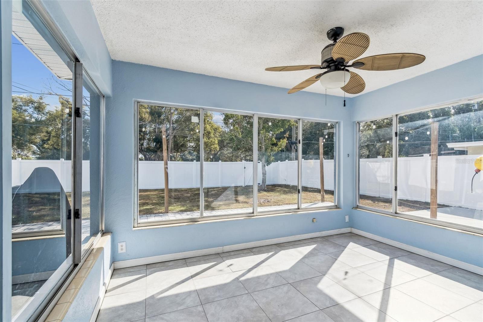 Listing photo id 20 for 918 18th Street Sw