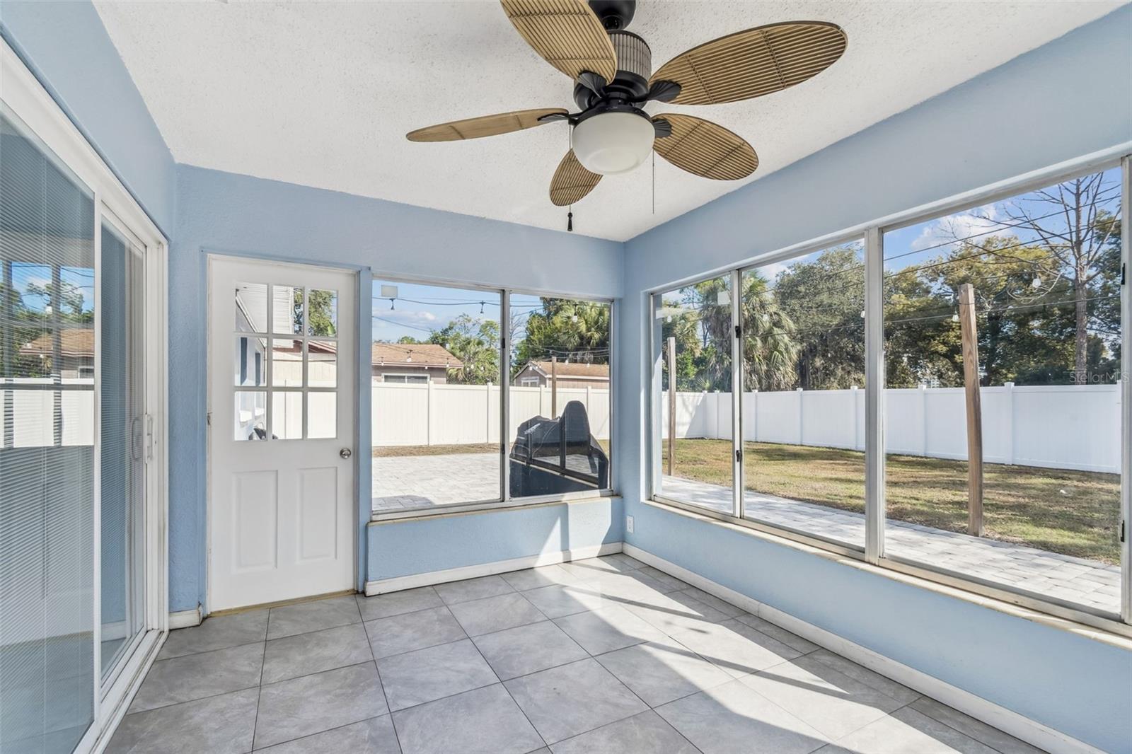 Listing photo id 21 for 918 18th Street Sw