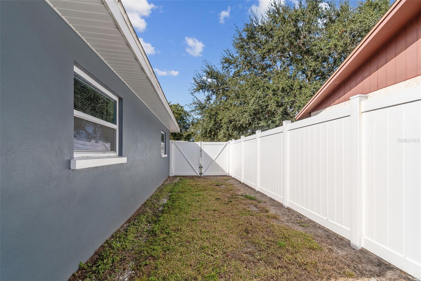 Listing photo id 39 for 918 18th Street Sw