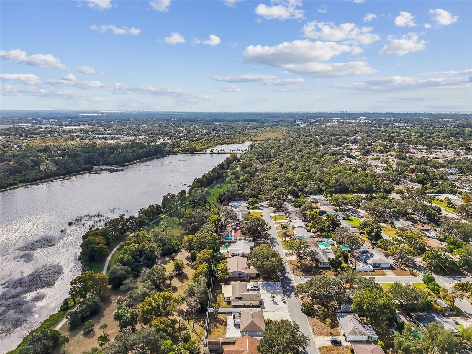 Listing photo id 49 for 918 18th Street Sw