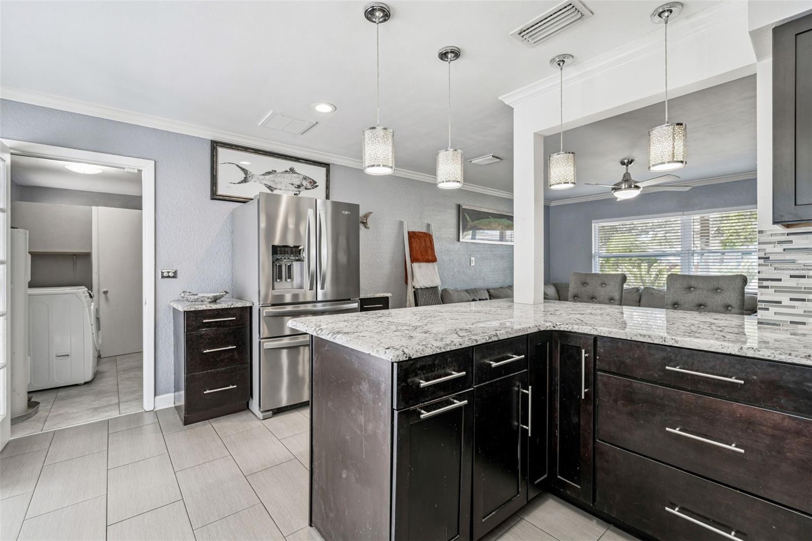 Listing photo id 6 for 918 18th Street Sw