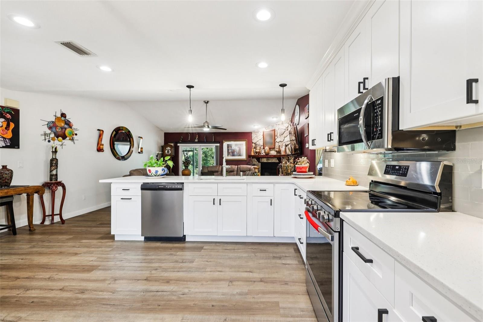 Image 18 of 71 For 5016 Swallow Drive