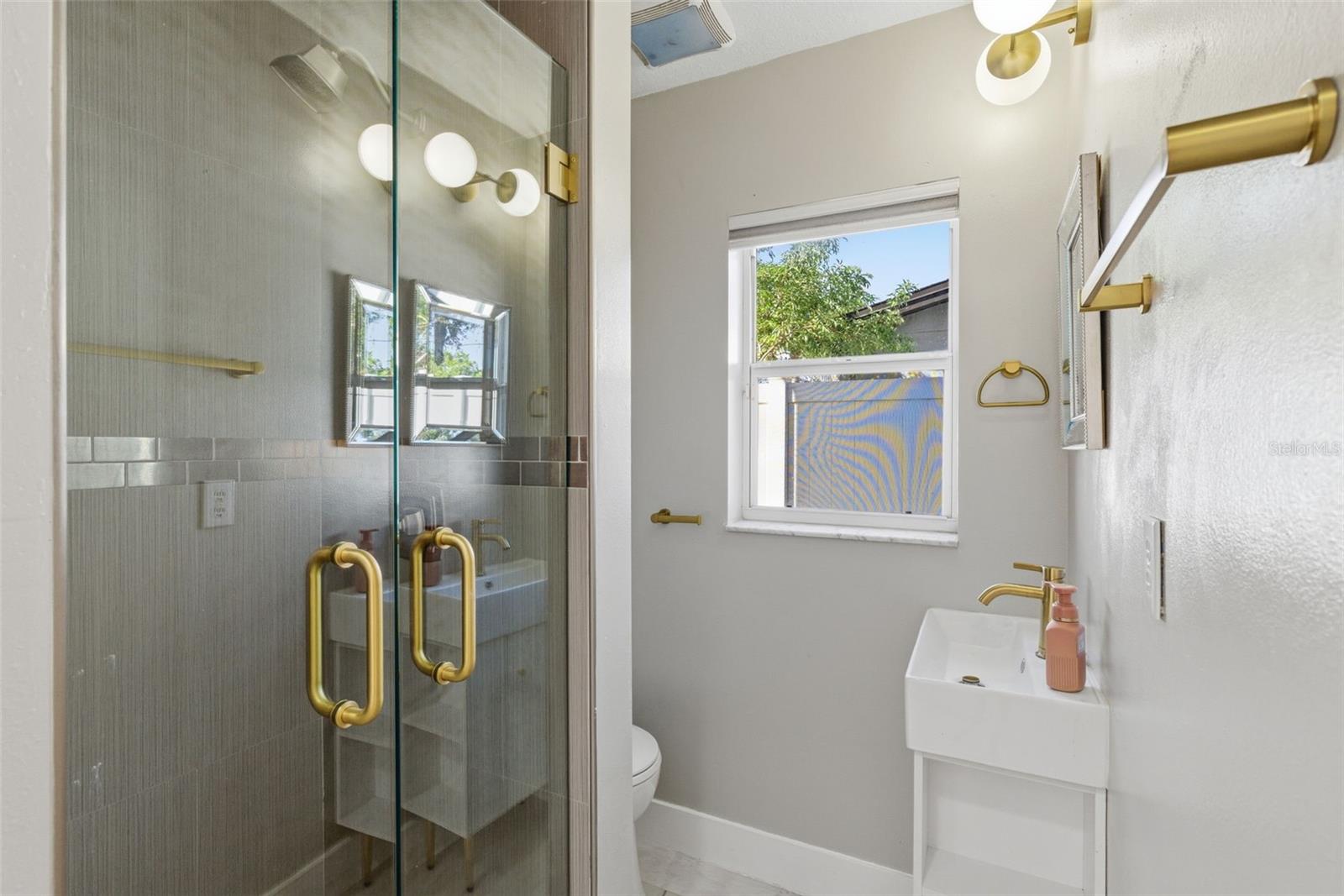 Image 13 of 67 For 7904 Woodlynne Avenue