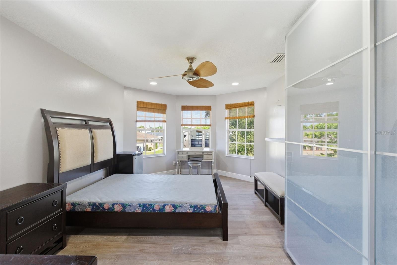 Image 28 of 67 For 7904 Woodlynne Avenue