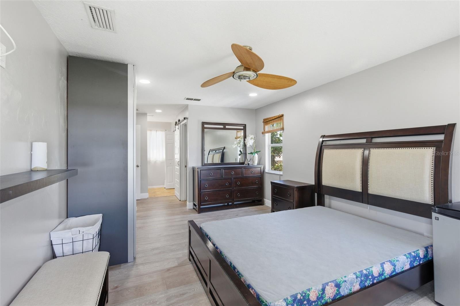 Image 30 of 67 For 7904 Woodlynne Avenue