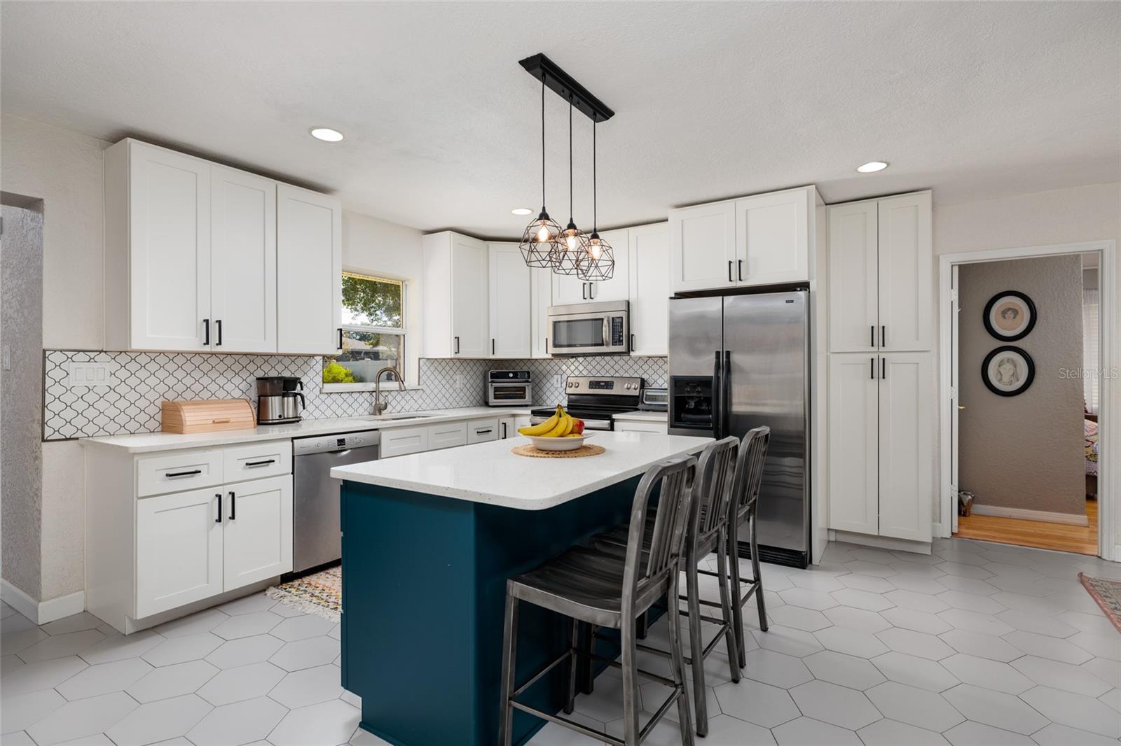 Image 11 of 39 For 230 43rd Avenue Ne