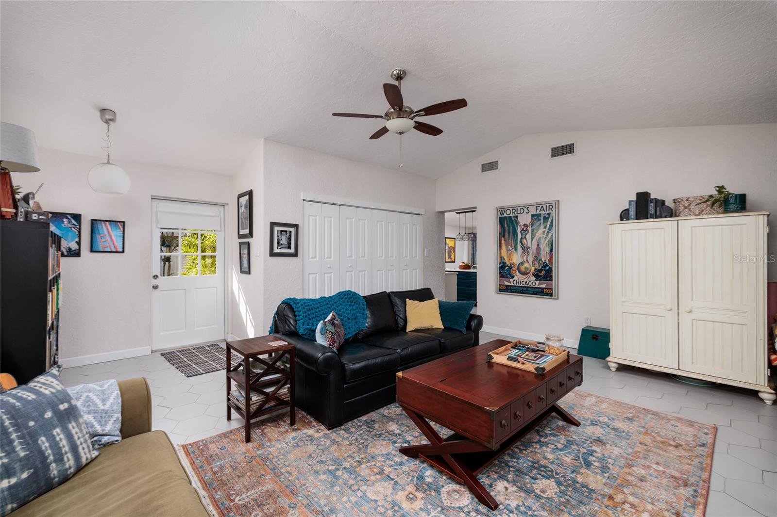 Image 15 of 39 For 230 43rd Avenue Ne