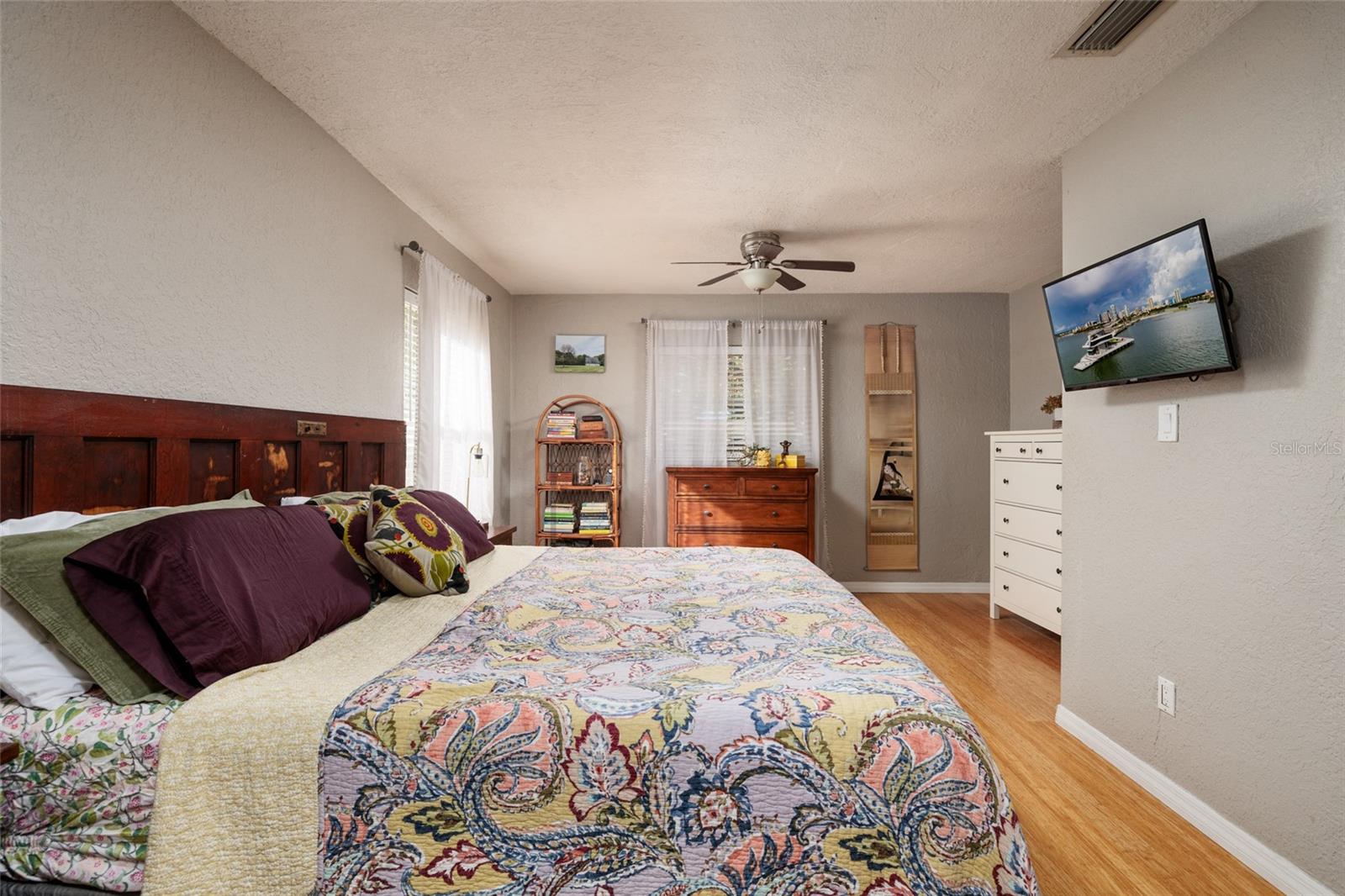 Image 17 of 39 For 230 43rd Avenue Ne