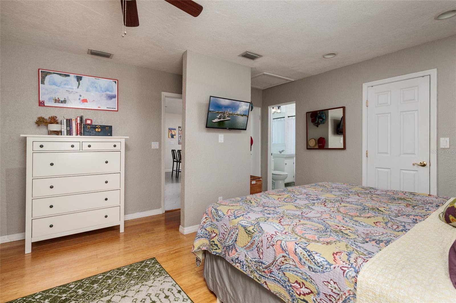 Image 21 of 39 For 230 43rd Avenue Ne